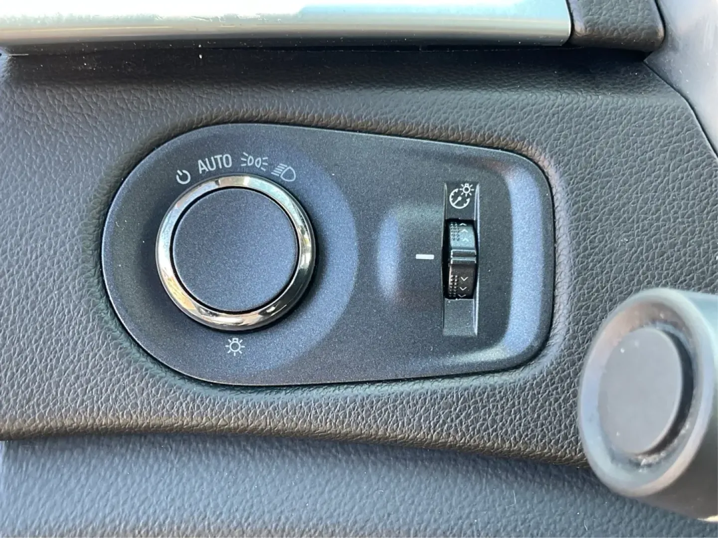 2014 Cadillac SRX Luxury Collection (3GYFNBE30ES) with an 3.6L V-6 gasoline direct injection engine, located at 1184 Kauffman Ave, Fairborn, OH, 45324, (937) 908-9800, 39.807072, -84.030914 - ### Experience Luxury and Versatility with the 2014 Cadillac SRX Luxury Collection at Advantage Car and Credit - Fairborn!<br /> <br /> Are you in search of the perfect vehicle to elevate your lifestyle? Whether you're a growing family needing a spacious ride, a commuter looking for comfort during l - Photo#17