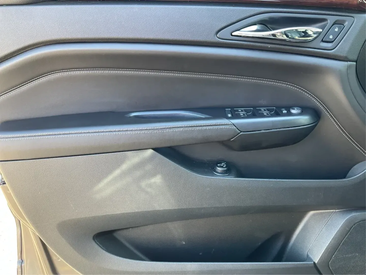 2014 Cadillac SRX Luxury Collection (3GYFNBE30ES) with an 3.6L V-6 gasoline direct injection engine, located at 1184 Kauffman Ave, Fairborn, OH, 45324, (937) 908-9800, 39.807072, -84.030914 - ### Experience Luxury and Versatility with the 2014 Cadillac SRX Luxury Collection at Advantage Car and Credit - Fairborn!<br /> <br /> Are you in search of the perfect vehicle to elevate your lifestyle? Whether you're a growing family needing a spacious ride, a commuter looking for comfort during l - Photo#19