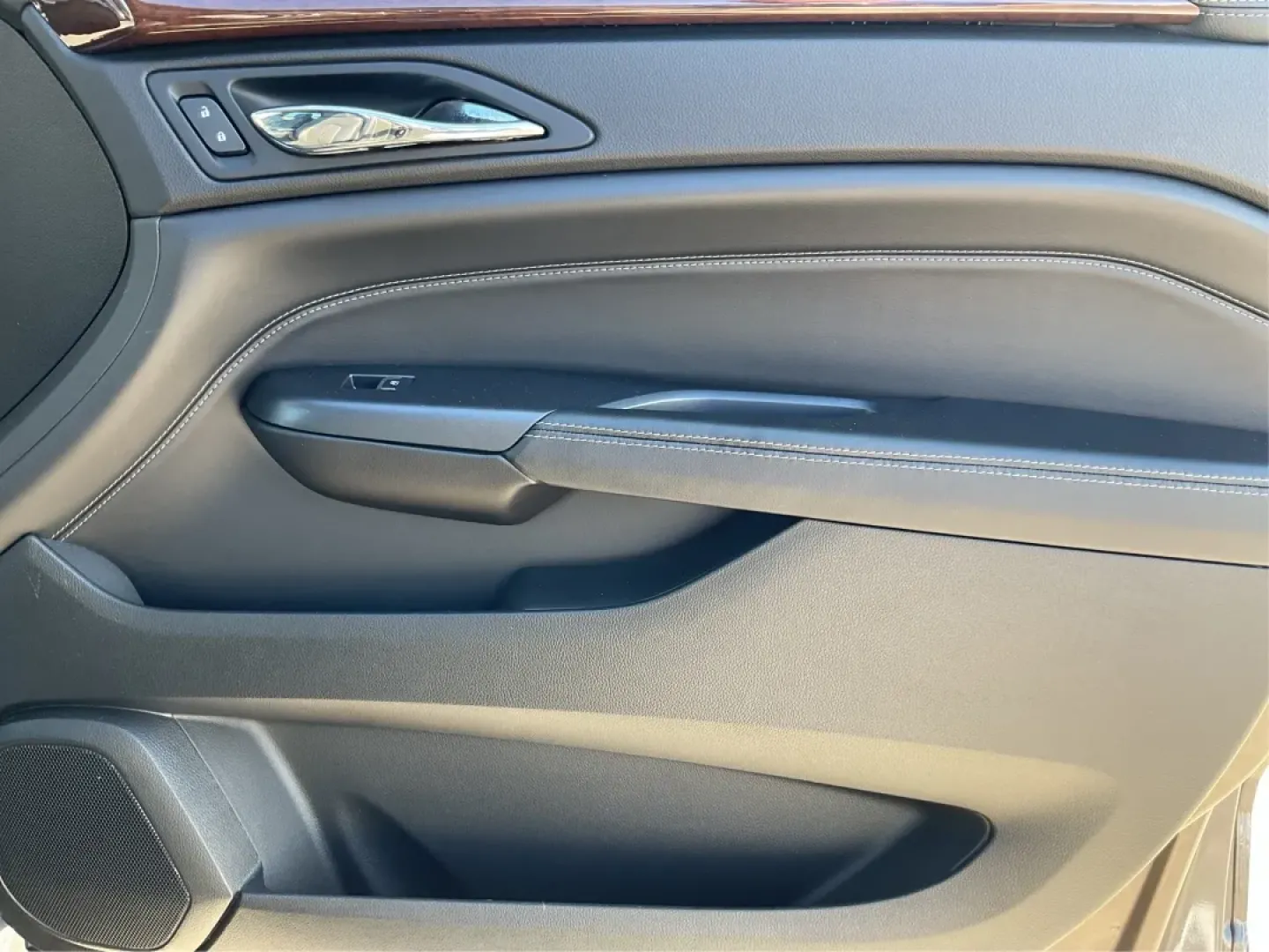 2014 Cadillac SRX Luxury Collection (3GYFNBE30ES) with an 3.6L V-6 gasoline direct injection engine, located at 1184 Kauffman Ave, Fairborn, OH, 45324, (937) 908-9800, 39.807072, -84.030914 - ### Experience Luxury and Versatility with the 2014 Cadillac SRX Luxury Collection at Advantage Car and Credit - Fairborn!<br /> <br /> Are you in search of the perfect vehicle to elevate your lifestyle? Whether you're a growing family needing a spacious ride, a commuter looking for comfort during l - Photo#20