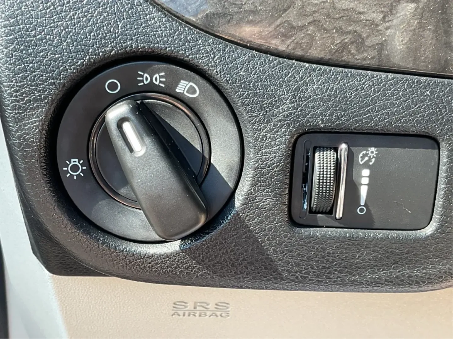 2018 Dodge Grand Caravan SE (2C4RDGBG5JR) with an Pentastar 3.6L V-6 DOHC engine, located at 4508 South Dixie Dr, Moraine, OH, 45439, (937) 908-9800, 39.689976, -84.218452 - **Explore the Open Road in Style with the 2018 Dodge Grand Caravan Perfect for Families on the Go!**<br /> <br /> Are you searching for a reliable vehicle that caters to your family's needs while offering comfort and versatility? Look no further than the 2018 Dodge Grand Caravan SE, available now a - Photo#17