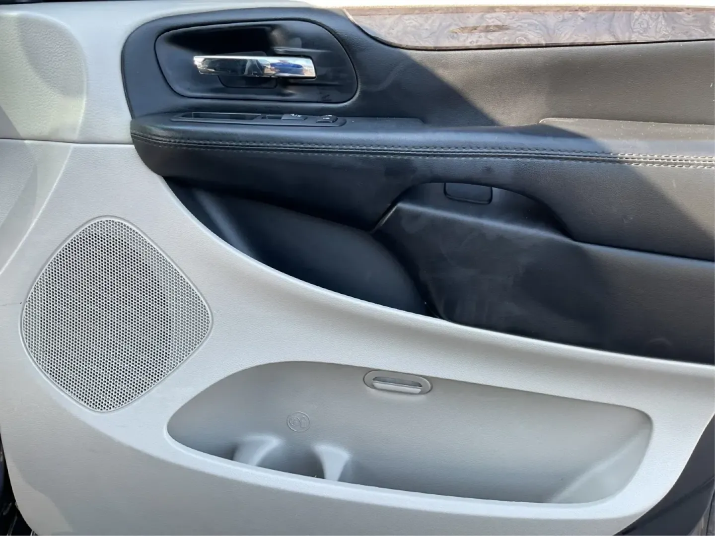 2018 Dodge Grand Caravan SE (2C4RDGBG5JR) with an Pentastar 3.6L V-6 DOHC engine, located at 4508 South Dixie Dr, Moraine, OH, 45439, (937) 908-9800, 39.689976, -84.218452 - **Explore the Open Road in Style with the 2018 Dodge Grand Caravan Perfect for Families on the Go!**<br /> <br /> Are you searching for a reliable vehicle that caters to your family's needs while offering comfort and versatility? Look no further than the 2018 Dodge Grand Caravan SE, available now a - Photo#20