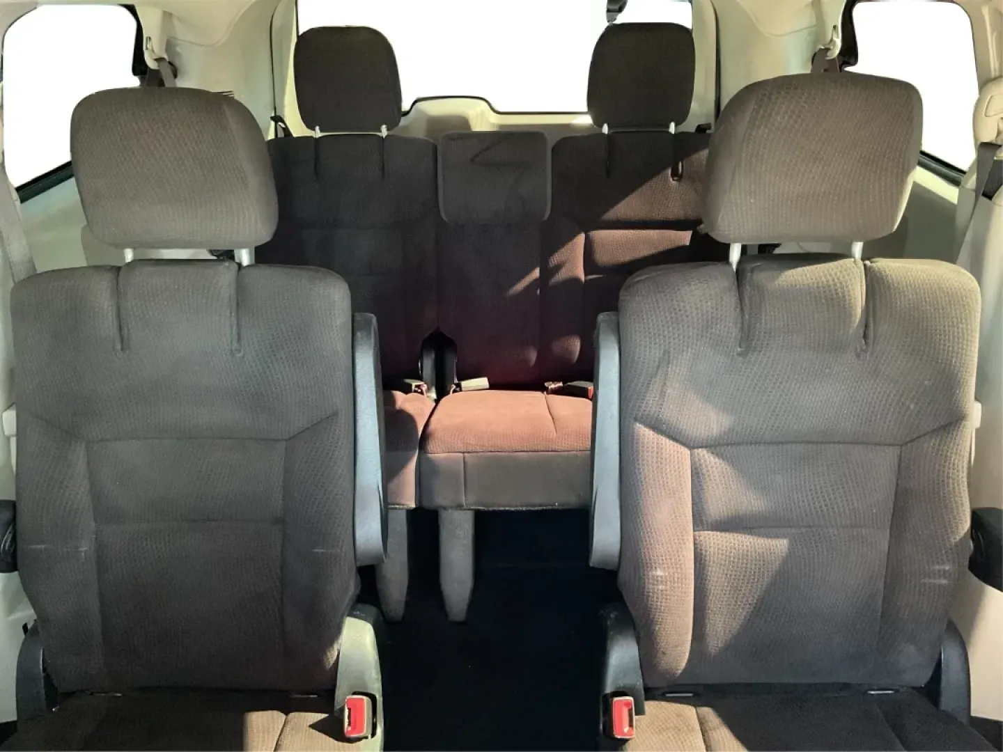 2018 Dodge Grand Caravan SE (2C4RDGBG5JR) with an Pentastar 3.6L V-6 DOHC engine, located at 880 E. National Road, Vandalia, OH, 45377, (937) 908-9800, 39.891918, -84.183594 - **Explore the Open Road in Style with the 2018 Dodge Grand Caravan Perfect for Families on the Go!**<br /> <br /> Are you searching for a reliable vehicle that caters to your family's needs while offering comfort and versatility? Look no further than the 2018 Dodge Grand Caravan SE, available now a - Photo#14