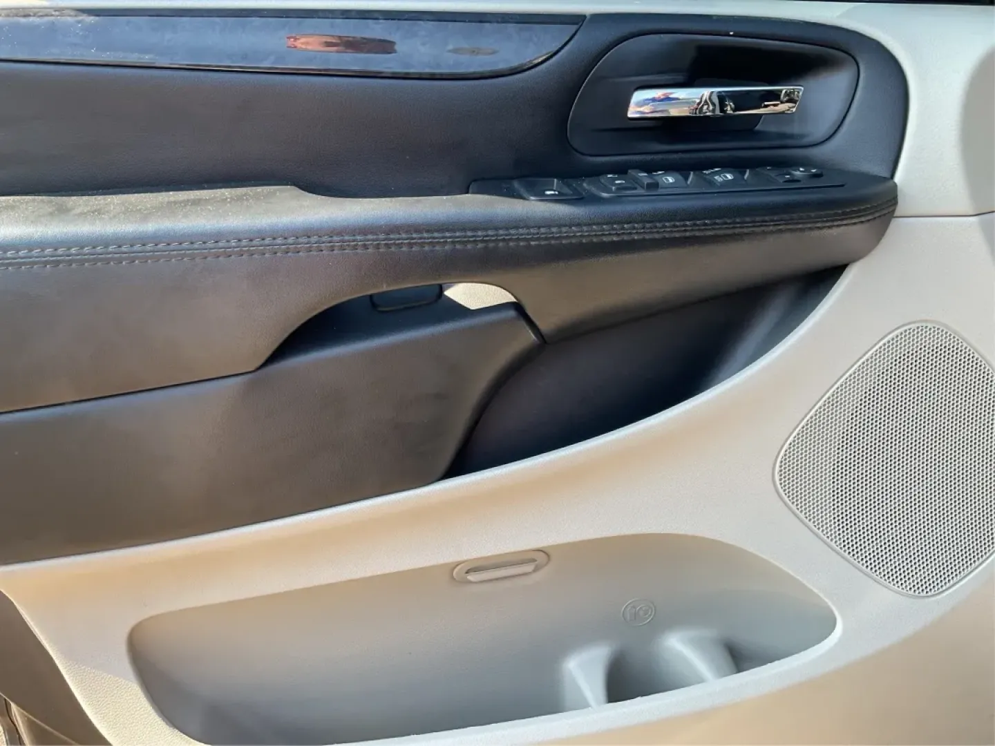 2018 Dodge Grand Caravan SE (2C4RDGBG5JR) with an Pentastar 3.6L V-6 DOHC engine, located at 1099 N County Rd 25A , Troy, OH, 45373, (937) 908-9800, 40.057079, -84.212883 - **Explore the Open Road in Style with the 2018 Dodge Grand Caravan Perfect for Families on the Go!**<br /> <br /> Are you searching for a reliable vehicle that caters to your family's needs while offering comfort and versatility? Look no further than the 2018 Dodge Grand Caravan SE, available now a - Photo#19
