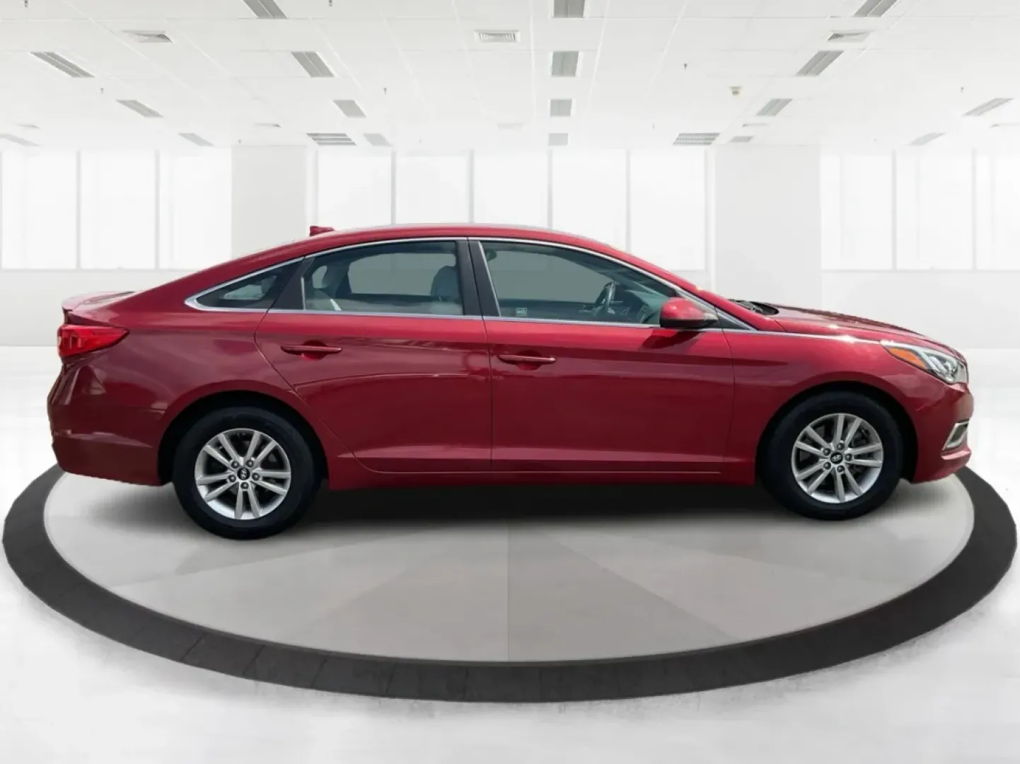 2016 Hyundai Sonata SE (5NPE24AF3GH) with an 2.4L I-4 gasoline direct injection engine, 7A transmission, located at 1099 N County Rd 25A , Troy, OH, 45373, (937) 908-9800, 40.057079, -84.212883 - **Discover Your Ideal Family Sedan: 2016 Hyundai Sonata SE at Advantage Car and Credit - Moraine**<br /> <br /> Are you in search of a dependable vehicle that perfectly fits your family's lifestyle or makes your daily commute a breeze? Look no further! Presenting the 2016 Hyundai Sonata SE, a stylis - Photo#1