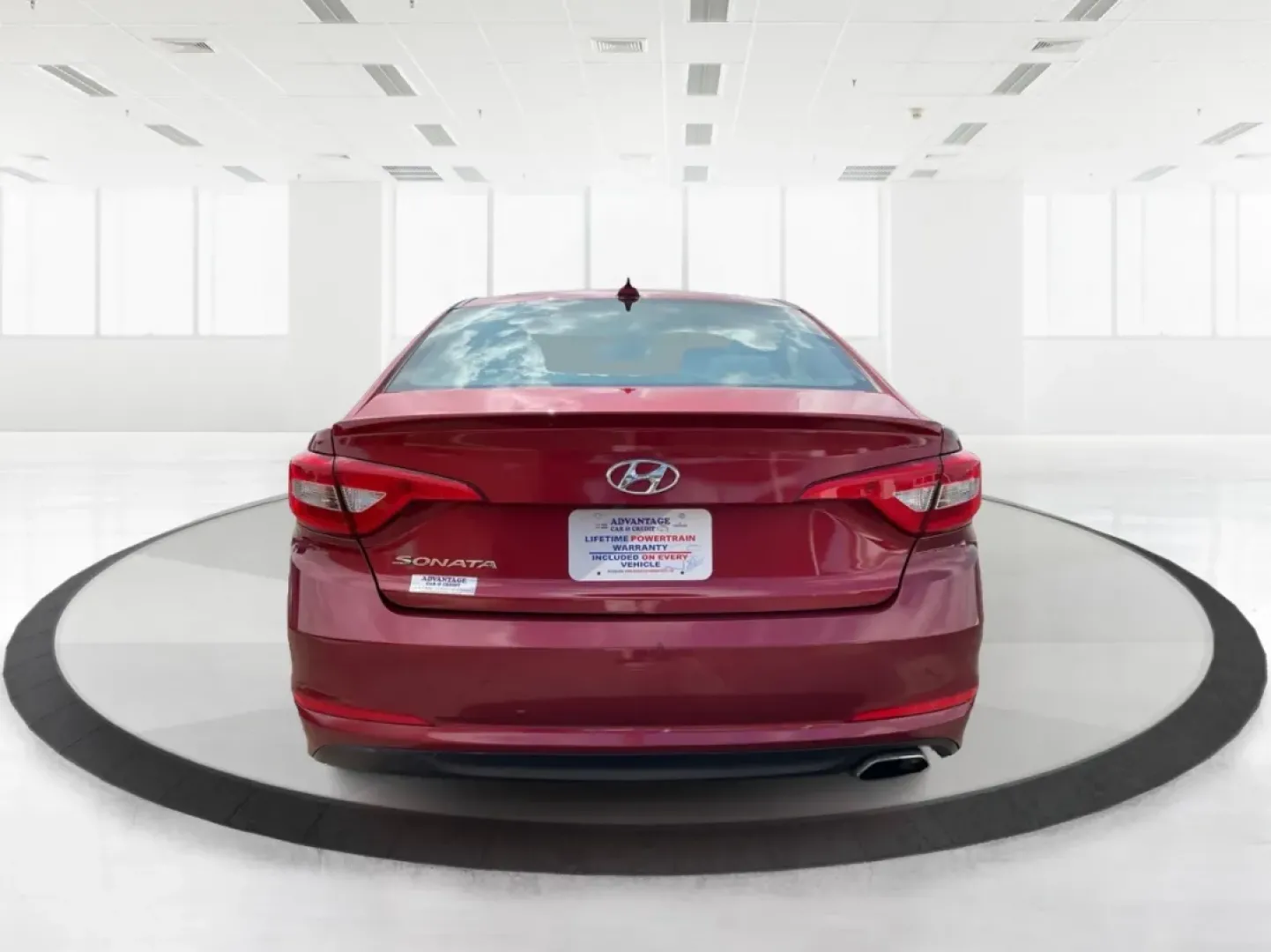 2016 Hyundai Sonata SE (5NPE24AF3GH) with an 2.4L I-4 gasoline direct injection engine, 7A transmission, located at 1099 N County Rd 25A , Troy, OH, 45373, (937) 908-9800, 40.057079, -84.212883 - **Discover Your Ideal Family Sedan: 2016 Hyundai Sonata SE at Advantage Car and Credit - Moraine**<br /> <br /> Are you in search of a dependable vehicle that perfectly fits your family's lifestyle or makes your daily commute a breeze? Look no further! Presenting the 2016 Hyundai Sonata SE, a stylis - Photo#3