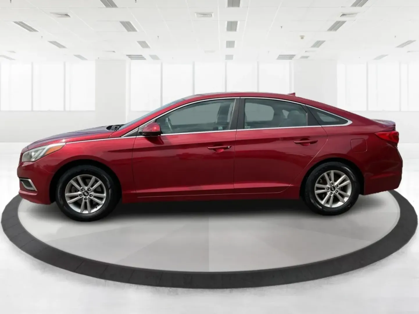 2016 Hyundai Sonata SE (5NPE24AF3GH) with an 2.4L I-4 gasoline direct injection engine, 7A transmission, located at 1099 N County Rd 25A , Troy, OH, 45373, (937) 908-9800, 40.057079, -84.212883 - **Discover Your Ideal Family Sedan: 2016 Hyundai Sonata SE at Advantage Car and Credit - Moraine**<br /> <br /> Are you in search of a dependable vehicle that perfectly fits your family's lifestyle or makes your daily commute a breeze? Look no further! Presenting the 2016 Hyundai Sonata SE, a stylis - Photo#5