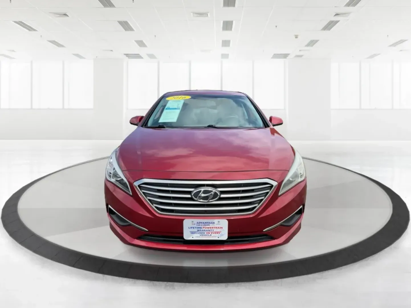 2016 Hyundai Sonata SE (5NPE24AF3GH) with an 2.4L I-4 gasoline direct injection engine, 7A transmission, located at 1099 N County Rd 25A , Troy, OH, 45373, (937) 908-9800, 40.057079, -84.212883 - **Discover Your Ideal Family Sedan: 2016 Hyundai Sonata SE at Advantage Car and Credit - Moraine**<br /> <br /> Are you in search of a dependable vehicle that perfectly fits your family's lifestyle or makes your daily commute a breeze? Look no further! Presenting the 2016 Hyundai Sonata SE, a stylis - Photo#7