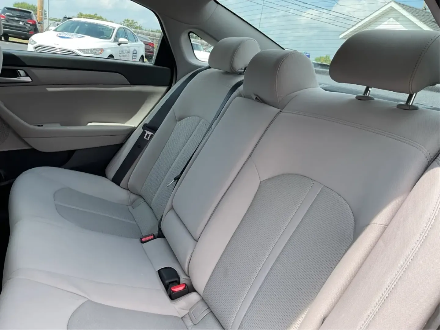 2016 Hyundai Sonata SE (5NPE24AF3GH) with an 2.4L I-4 gasoline direct injection engine, 7A transmission, located at 1099 N County Rd 25A , Troy, OH, 45373, (937) 908-9800, 40.057079, -84.212883 - **Discover Your Ideal Family Sedan: 2016 Hyundai Sonata SE at Advantage Car and Credit - Moraine**<br /> <br /> Are you in search of a dependable vehicle that perfectly fits your family's lifestyle or makes your daily commute a breeze? Look no further! Presenting the 2016 Hyundai Sonata SE, a stylis - Photo#10