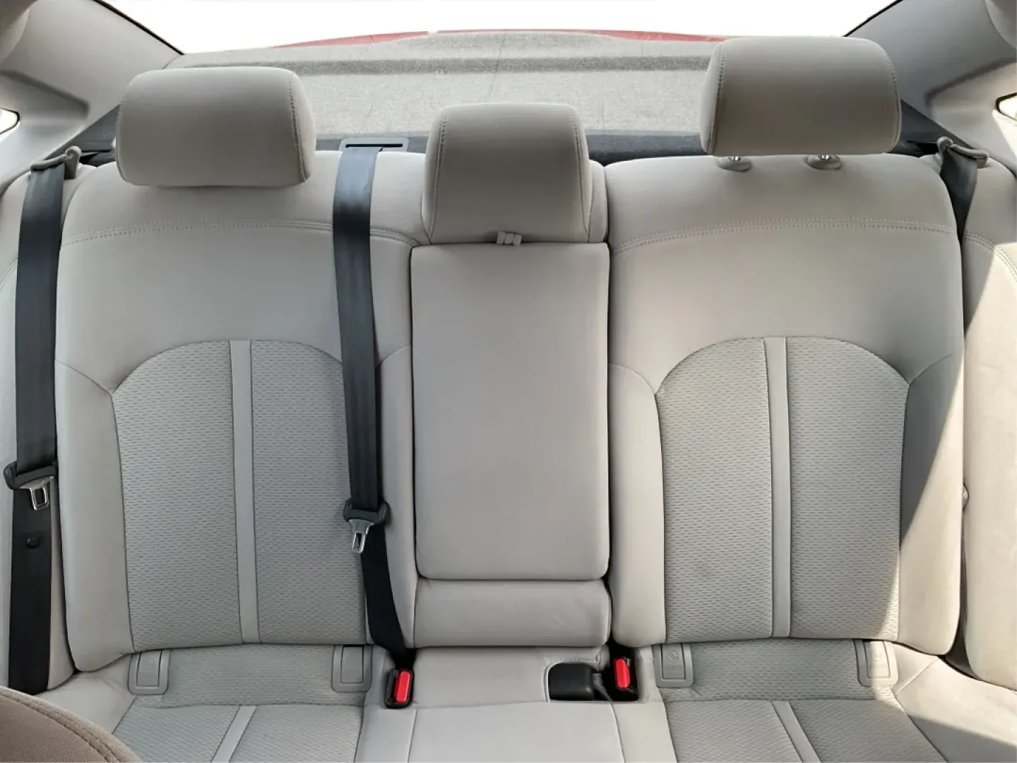 2016 Hyundai Sonata SE (5NPE24AF3GH) with an 2.4L I-4 gasoline direct injection engine, 7A transmission, located at 1099 N County Rd 25A , Troy, OH, 45373, (937) 908-9800, 40.057079, -84.212883 - **Discover Your Ideal Family Sedan: 2016 Hyundai Sonata SE at Advantage Car and Credit - Moraine**<br /> <br /> Are you in search of a dependable vehicle that perfectly fits your family's lifestyle or makes your daily commute a breeze? Look no further! Presenting the 2016 Hyundai Sonata SE, a stylis - Photo#14