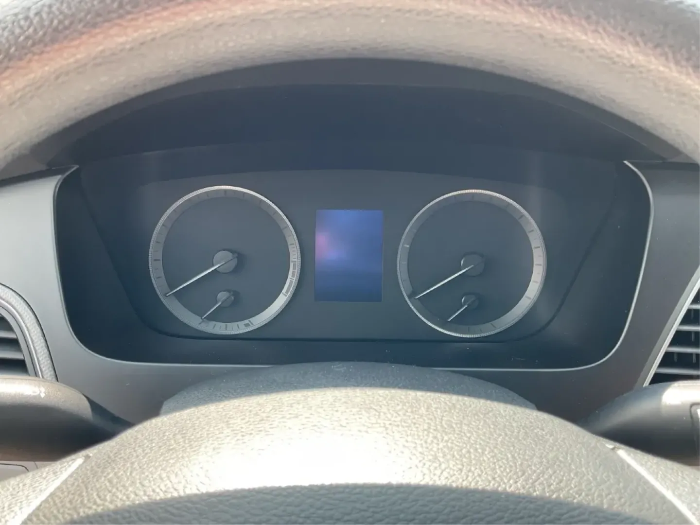 2016 Hyundai Sonata SE (5NPE24AF3GH) with an 2.4L I-4 gasoline direct injection engine, 7A transmission, located at 1099 N County Rd 25A , Troy, OH, 45373, (937) 908-9800, 40.057079, -84.212883 - **Discover Your Ideal Family Sedan: 2016 Hyundai Sonata SE at Advantage Car and Credit - Moraine**<br /> <br /> Are you in search of a dependable vehicle that perfectly fits your family's lifestyle or makes your daily commute a breeze? Look no further! Presenting the 2016 Hyundai Sonata SE, a stylis - Photo#15