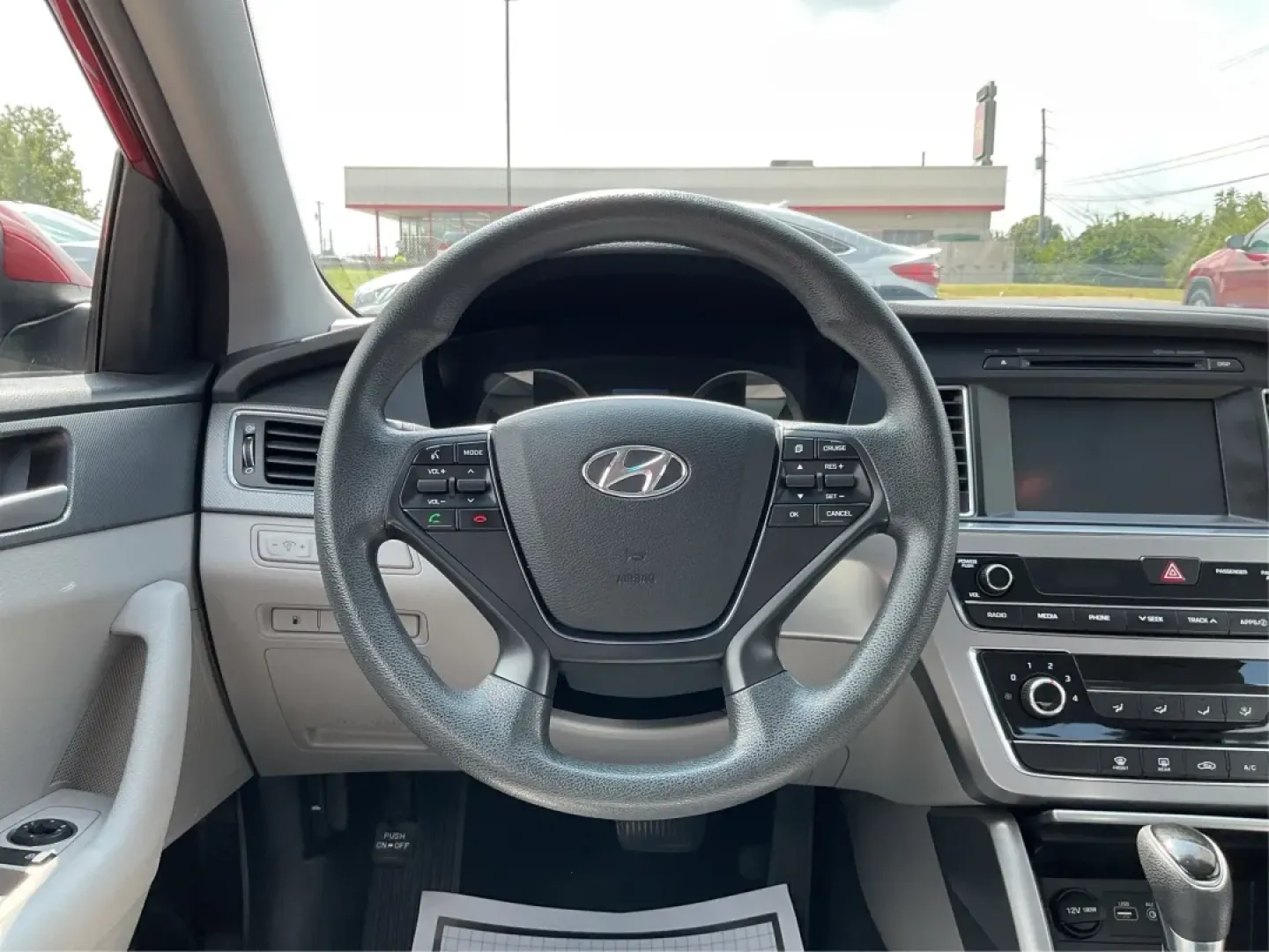 2016 Hyundai Sonata SE (5NPE24AF3GH) with an 2.4L I-4 gasoline direct injection engine, located at 4508 South Dixie Dr, Moraine, OH, 45439, (937) 908-9800, 39.689976, -84.218452 - **Discover Your Ideal Family Sedan: 2016 Hyundai Sonata SE at Advantage Car and Credit - Moraine**<br /> <br /> Are you in search of a dependable vehicle that perfectly fits your family's lifestyle or makes your daily commute a breeze? Look no further! Presenting the 2016 Hyundai Sonata SE, a stylis - Photo#16