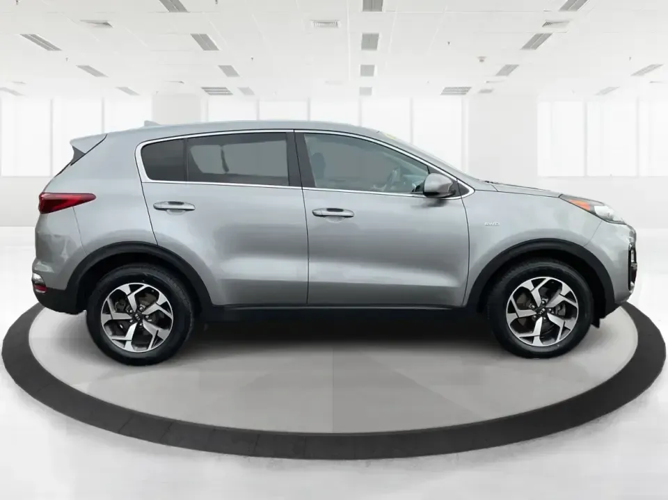 2020 Kia Sportage LX (KNDPMCAC7L7) with an Theta II 2.4L I-4 gasoline direct injection engine, 6A transmission, located at 1230 East Main St, Xenia, OH, 45385, (937) 908-9800, 39.688026, -83.910172 - **Adventure Awaits with the 2020 Kia Sportage LX Your Perfect Crossover Companion!**<br /> <br /> Are you ready to elevate your daily commutes or embark on unforgettable road trips with your family? Look no further! At Advantage Car and Credit in Fairborn, OH, we proudly present this stylish 2020 K - Photo#1
