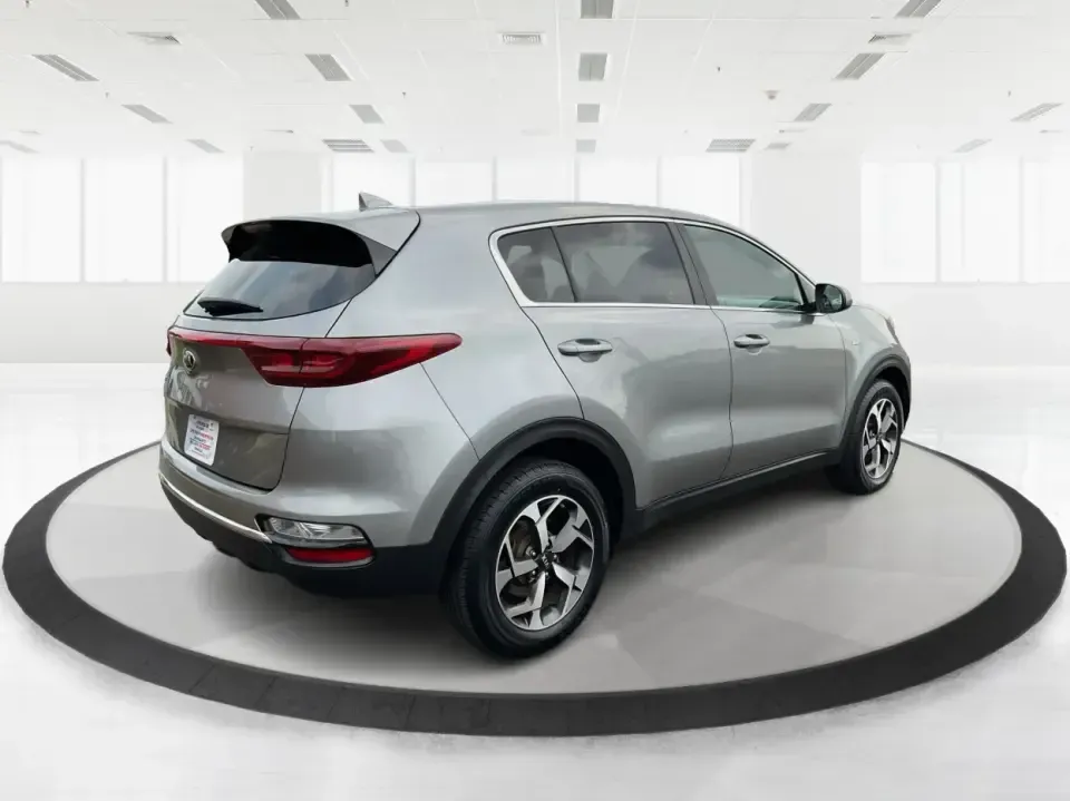 2020 Kia Sportage LX (KNDPMCAC7L7) with an Theta II 2.4L I-4 gasoline direct injection engine, 6A transmission, located at 1230 East Main St, Xenia, OH, 45385, (937) 908-9800, 39.688026, -83.910172 - **Adventure Awaits with the 2020 Kia Sportage LX Your Perfect Crossover Companion!**<br /> <br /> Are you ready to elevate your daily commutes or embark on unforgettable road trips with your family? Look no further! At Advantage Car and Credit in Fairborn, OH, we proudly present this stylish 2020 K - Photo#2