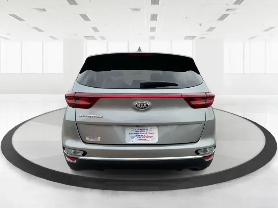 2020 Kia Sportage LX (KNDPMCAC7L7) with an Theta II 2.4L I-4 gasoline direct injection engine, 6A transmission, located at 1230 East Main St, Xenia, OH, 45385, (937) 908-9800, 39.688026, -83.910172 - **Adventure Awaits with the 2020 Kia Sportage LX Your Perfect Crossover Companion!**<br /> <br /> Are you ready to elevate your daily commutes or embark on unforgettable road trips with your family? Look no further! At Advantage Car and Credit in Fairborn, OH, we proudly present this stylish 2020 K - Photo#3