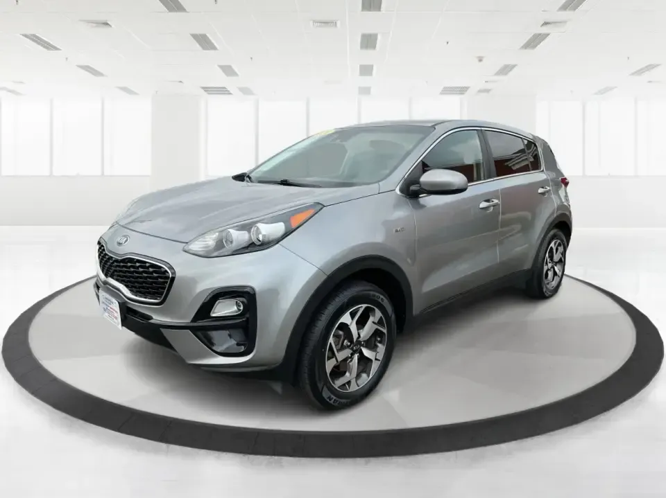 2020 Kia Sportage LX (KNDPMCAC7L7) with an Theta II 2.4L I-4 gasoline direct injection engine, 6A transmission, located at 1230 East Main St, Xenia, OH, 45385, (937) 908-9800, 39.688026, -83.910172 - **Adventure Awaits with the 2020 Kia Sportage LX Your Perfect Crossover Companion!**<br /> <br /> Are you ready to elevate your daily commutes or embark on unforgettable road trips with your family? Look no further! At Advantage Car and Credit in Fairborn, OH, we proudly present this stylish 2020 K - Photo#8