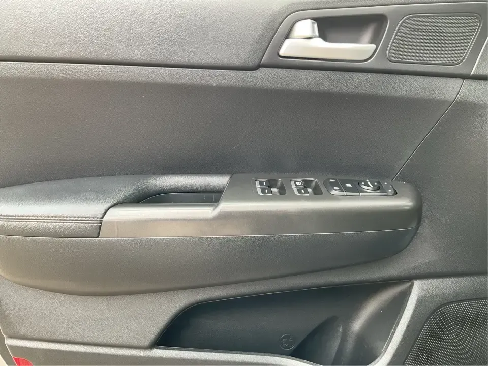 2020 Kia Sportage LX (KNDPMCAC7L7) with an Theta II 2.4L I-4 gasoline direct injection engine, 6A transmission, located at 1230 East Main St, Xenia, OH, 45385, (937) 908-9800, 39.688026, -83.910172 - **Adventure Awaits with the 2020 Kia Sportage LX Your Perfect Crossover Companion!**<br /> <br /> Are you ready to elevate your daily commutes or embark on unforgettable road trips with your family? Look no further! At Advantage Car and Credit in Fairborn, OH, we proudly present this stylish 2020 K - Photo#17
