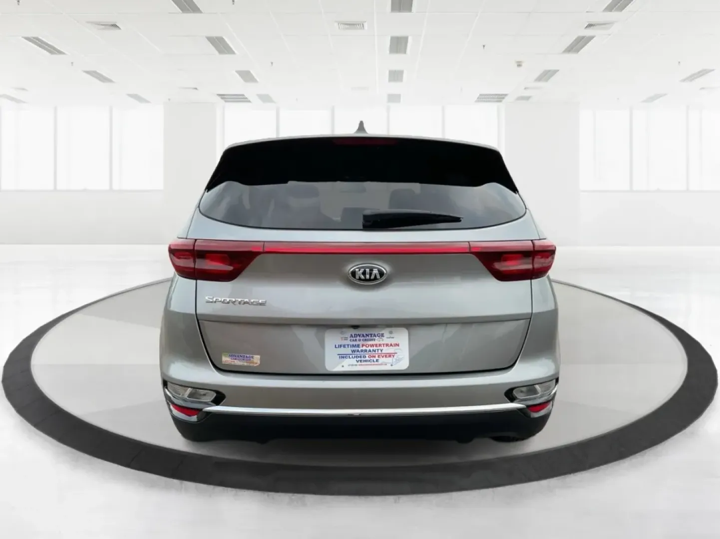 2020 Kia Sportage LX (KNDPMCAC7L7) with an Theta II 2.4L I-4 gasoline direct injection engine, located at 1184 Kauffman Ave, Fairborn, OH, 45324, (937) 908-9800, 39.807072, -84.030914 - **Adventure Awaits with the 2020 Kia Sportage LX Your Perfect Crossover Companion!**<br /> <br /> Are you ready to elevate your daily commutes or embark on unforgettable road trips with your family? Look no further! At Advantage Car and Credit in Fairborn, OH, we proudly present this stylish 2020 K - Photo#3