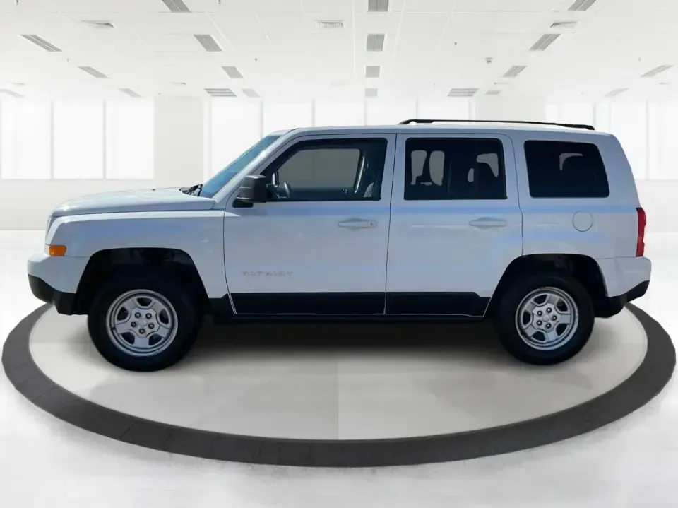 2016 Jeep Patriot Sport (1C4NJPBA0GD) with an 2.0L L4 DOHC 16V engine, Automatic transmission, located at 4508 South Dixie Dr, Moraine, OH, 45439, (937) 908-9800, 39.689976, -84.218452 - **Unleash Your Adventurous Spirit with This 2016 Jeep Patriot Sport!**<br /> <br /> Are you looking for the perfect vehicle to elevate your weekend adventures or a reliable daily commuter? Look no further than this **2016 Jeep Patriot Sport**, now available at **Advantage Car and Credit - Xenia**. N - Photo#5