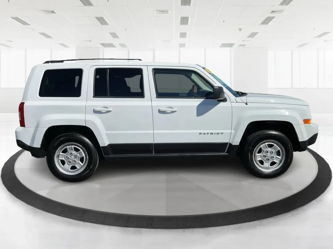 2016 Jeep Patriot Sport (1C4NJPBA0GD) with an 2.0L L4 DOHC 16V engine, Automatic transmission, located at 1230 East Main St, Xenia, OH, 45385, (937) 908-9800, 39.688026, -83.910172 - **Unleash Your Adventurous Spirit with This 2016 Jeep Patriot Sport!**<br /> <br /> Are you looking for the perfect vehicle to elevate your weekend adventures or a reliable daily commuter? Look no further than this **2016 Jeep Patriot Sport**, now available at **Advantage Car and Credit - Xenia**. N - Photo#1