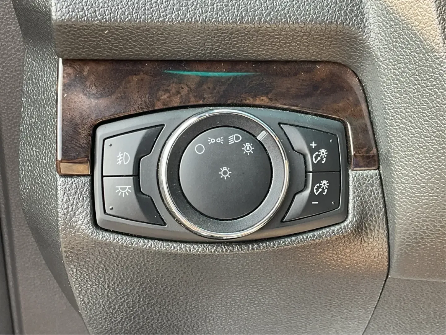 2015 Ford Explorer Limited (1FM5K8F86FG) with an 3.5L V-6 DOHC engine, located at 1230 East Main St, Xenia, OH, 45385, (937) 908-9800, 39.688026, -83.910172 - **Explore Your Next Adventure with the 2015 Ford Explorer Limited at Jamestown Auto Sales!**<br /> <br /> If you're seeking a versatile vehicle that meets the demands of your active lifestyle, look no further than the 2015 Ford Explorer Limited, available now at Jamestown Auto Sales in Xenia, OH. Th - Photo#17