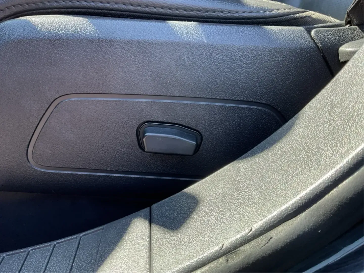 2016 Jeep Compass High Altitude Edition (1C4NJCEA0GD) with an 2L I-4 DOHC engine, located at 401 Woodman Dr, Riverside, OH, 45431, (937) 908-9800, 39.760899, -84.123421 - Experience the thrill of adventure with the 2016 Jeep Compass High Altitude Edition, a versatile SUV designed for those who crave both comfort and capability. Whether you're a growing family seeking reliable transportation, a commuter navigating Riverside's bustling streets, or simply someone who en - Photo#17