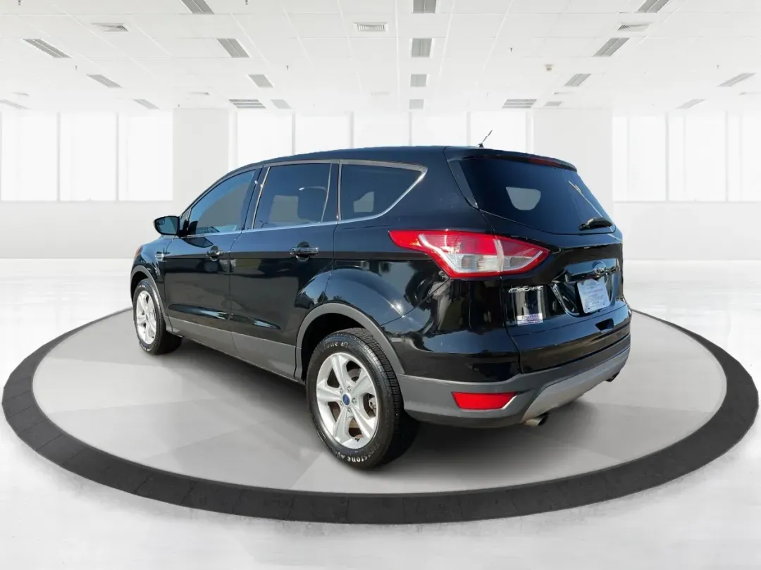 2016 Ford Escape SE (1FMCU9G92GU) with an Other engine, located at 1230 East Main St, Xenia, OH, 45385, (937) 908-9800, 39.688026, -83.910172 - 2016 Ford Escape SE - Photo#4