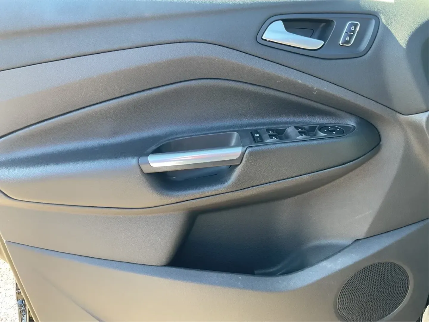 2016 Ford Escape SE (1FMCU9G92GU) with an Other engine, located at 1230 East Main St, Xenia, OH, 45385, (937) 908-9800, 39.688026, -83.910172 - **Adventure Awaits with the 2016 Ford Escape SE at Advantage Car and Credit - New Carlisle!**<br /> <br /> Are you ready to elevate your lifestyle with a vehicle that can handle both your daily commutes and weekend getaways? Look no further than this stunning 2016 Ford Escape SE, available now at Ad - Photo#18