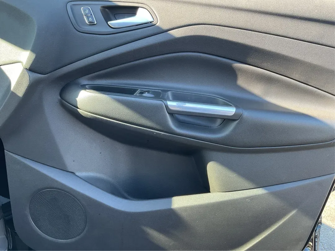 2016 Ford Escape SE (1FMCU9G92GU) with an Other engine, located at 1230 East Main St, Xenia, OH, 45385, (937) 908-9800, 39.688026, -83.910172 - 2016 Ford Escape SE - Photo#20