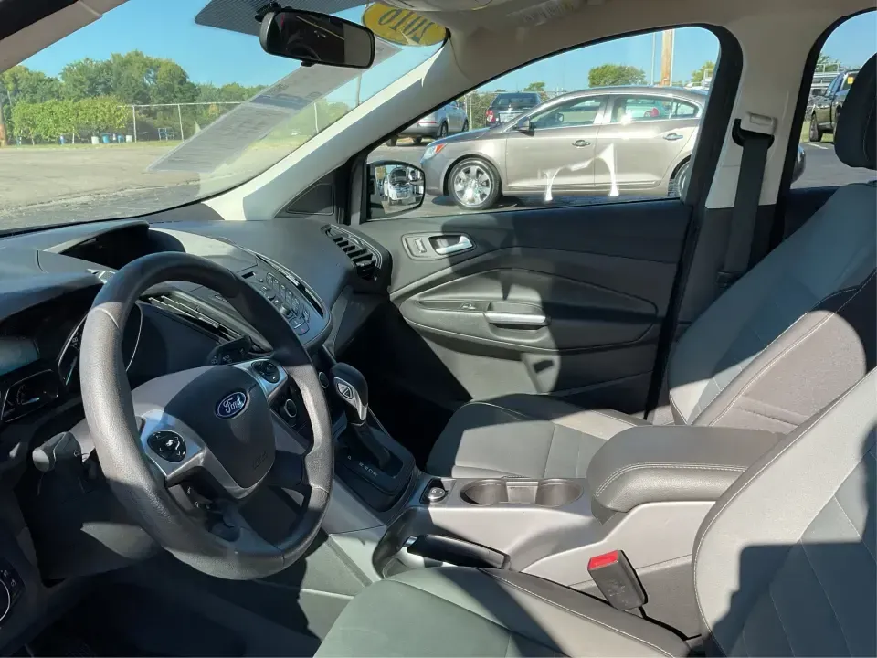 2016 Ford Escape SE (1FMCU9G92GU) with an 2.0L L4 DOHC 16V engine, 6-Speed Automatic transmission, located at 1951 S Dayton Lakeview Rd., New Carlisle, OH, 45344, (937) 908-9800, 39.890999, -84.050255 - **Adventure Awaits with the 2016 Ford Escape SE at Advantage Car and Credit - New Carlisle!**<br /> <br /> Are you ready to elevate your lifestyle with a vehicle that can handle both your daily commutes and weekend getaways? Look no further than this stunning 2016 Ford Escape SE, available now at Ad - Photo#9