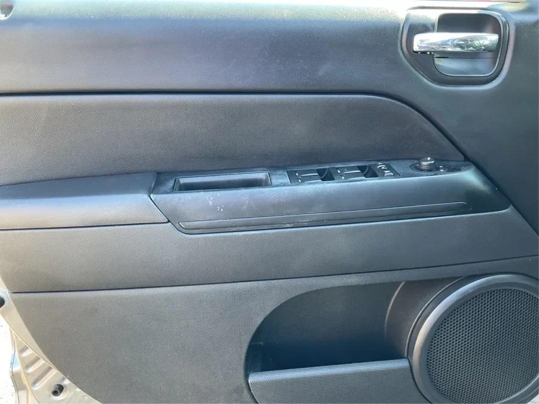 2015 Jeep Compass Altitude Edition (1C4NJCBA6FD) with an 2L I-4 DOHC engine, Continuously Variable Transmission (CVT) transmission, located at 880 E. National Road, Vandalia, OH, 45377, (937) 908-9800, 39.891918, -84.183594 - **Adventure Awaits in the 2015 Jeep Compass Altitude Edition at Advantage Car and Credit - Fairborn!**<br /> <br /> Are you ready for your next adventure? The 2015 Jeep Compass Altitude Edition is your perfect companion for weekend getaways, family road trips, or even your daily commute! This versat - Photo#17