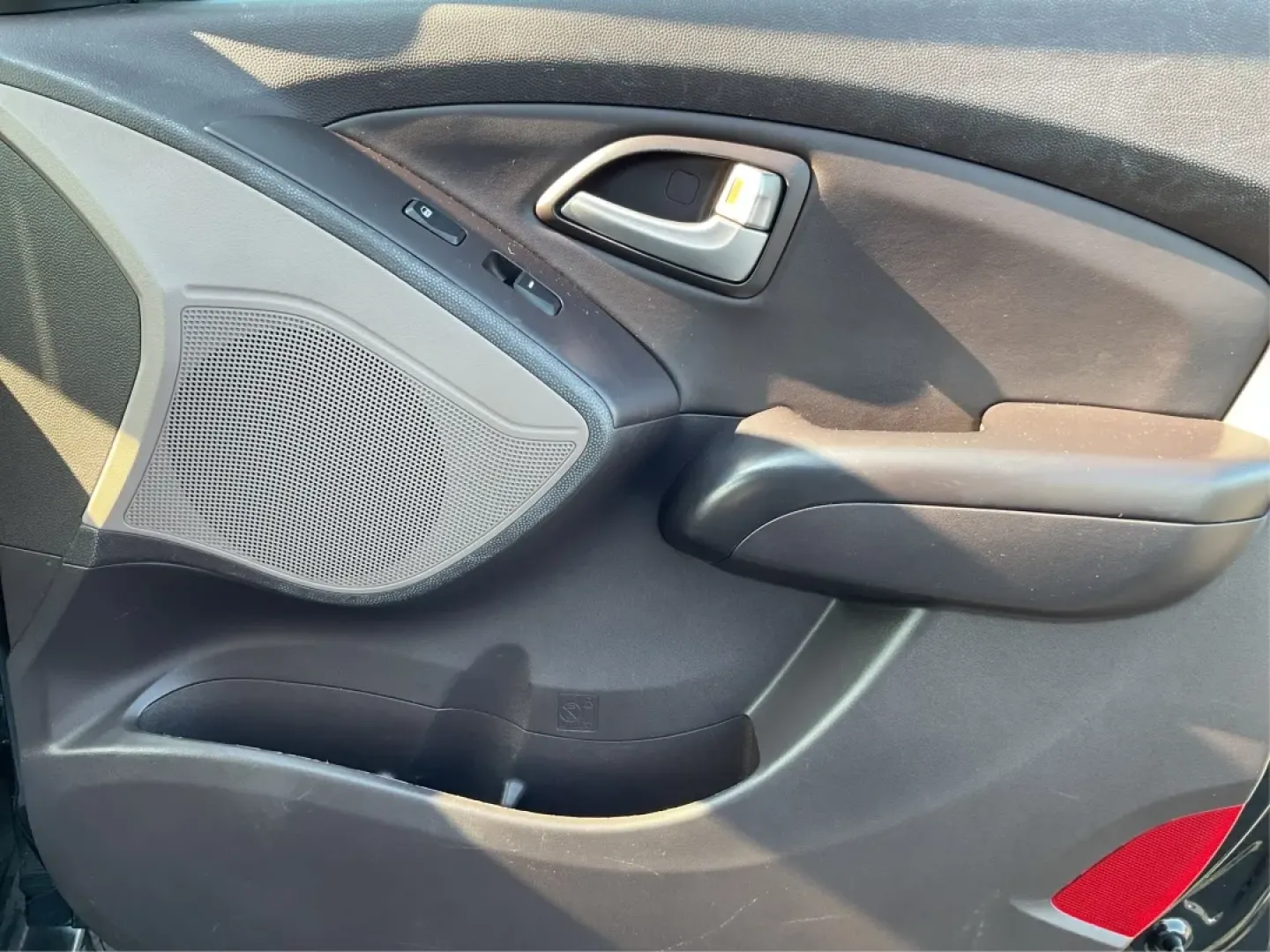 2013 Hyundai Tucson Limited (KM8JUCAC1DU) with an Theta II 2.4L I-4 DOHC engine, located at 880 E. National Road, Vandalia, OH, 45377, (937) 908-9800, 39.891918, -84.183594 - **Adventure Awaits: Discover the 2013 Hyundai Tucson Limited at Advantage Car and Credit - Vandalia!**<br /> <br /> Are you ready for your next family road trip or weekend adventure? The 2013 Hyundai Tucson Limited is here to elevate your driving experience while accommodating the needs of your life - Photo#18