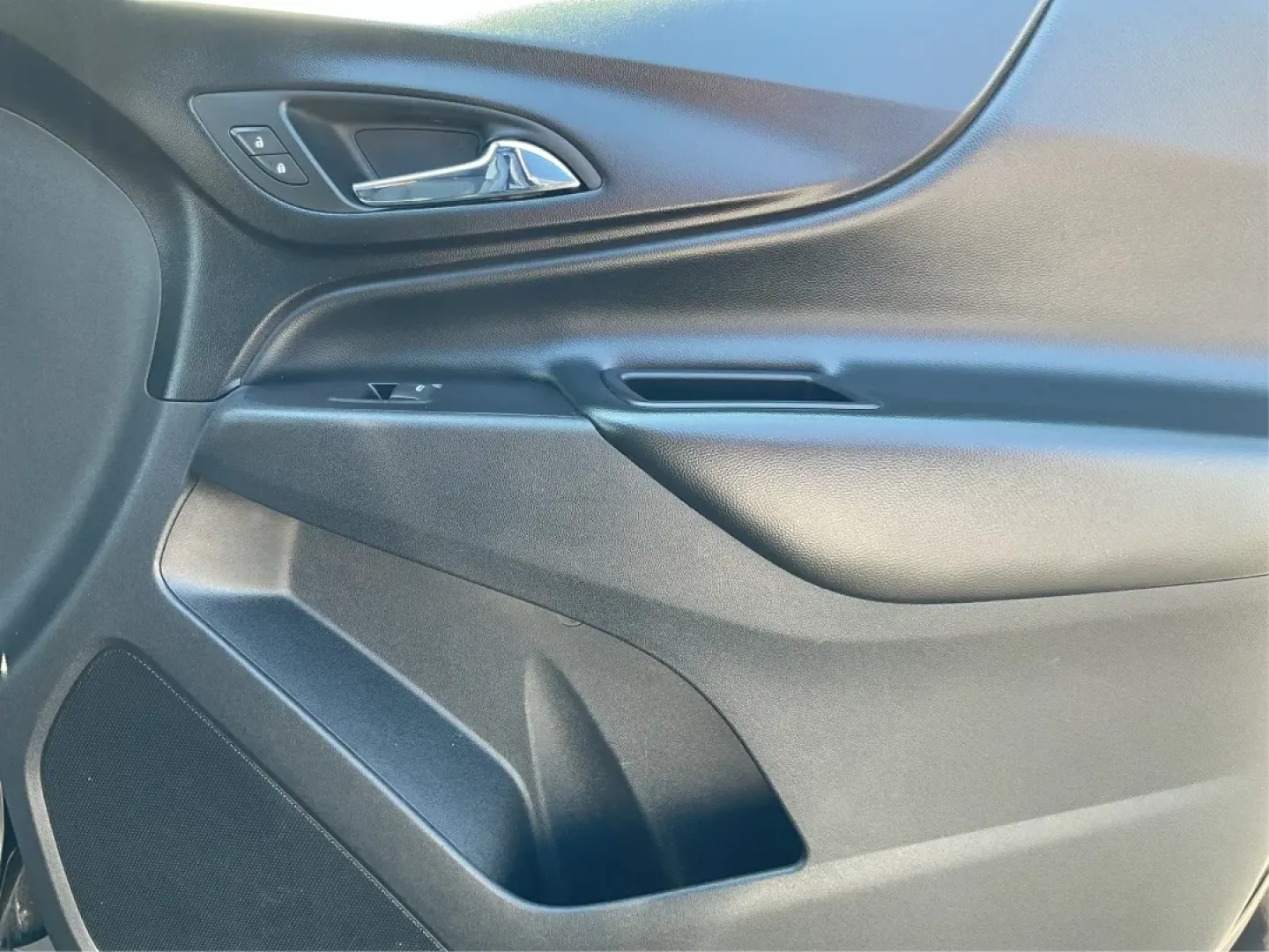 2018 Chevrolet Equinox LT (2GNAXSEV7J6) with an 1.5L I-4 gasoline direct injection engine, located at 1951 S Dayton Lakeview Rd., New Carlisle, OH, 45344, (937) 908-9800, 39.890999, -84.050255 - Are you searching for a versatile vehicle that effortlessly combines style, comfort, and practicality? Look no further! At Advantage Car and Credit - Troy, located at 1099 N County Rd 25A, Troy, OH 45373, we are excited to present a fantastic opportunity to own a 2018 Chevrolet Equinox LT, perfect f - Photo#20