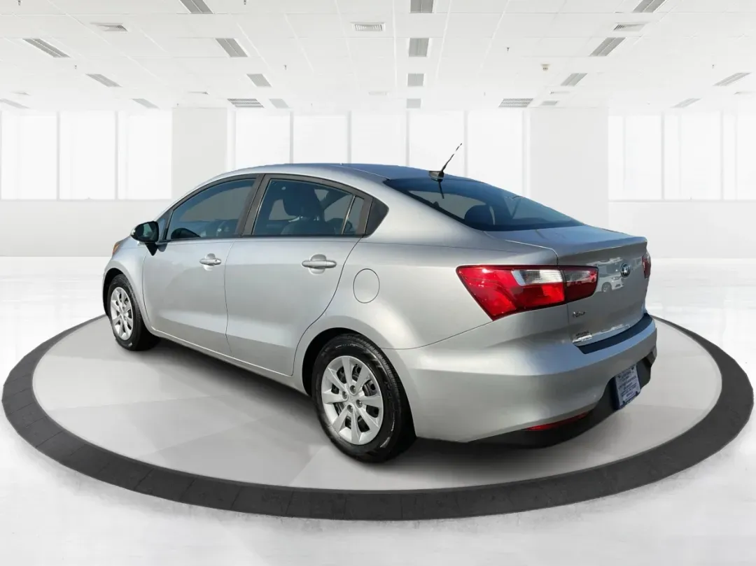 2017 Kia Rio LX (KNADM4A32H6) with an Gamma 1.6L I-4 gasoline direct injection engine, located at 880 E. National Road, Vandalia, OH, 45377, (937) 908-9800, 39.891918, -84.183594 - 2017 Kia Rio LX - Photo#4