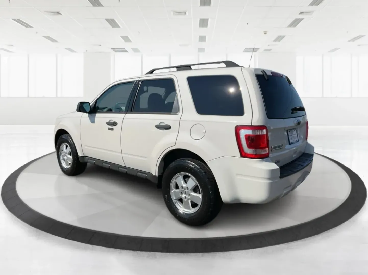 2012 Ford Escape XLT (1FMCU9D7XCK) with an Other engine, located at 1099 N County Rd 25A , Troy, OH, 45373, (937) 908-9800, 40.057079, -84.212883 - Discover the perfect balance of comfort and capability with the 2012 Ford Escape XLT, now available at Advantage Car and Credit - Troy. If you're seeking a versatile SUV that accommodates the demands of everyday life-from school runs to weekend adventures-this vehicle is tailored for you. With its r - Photo#4
