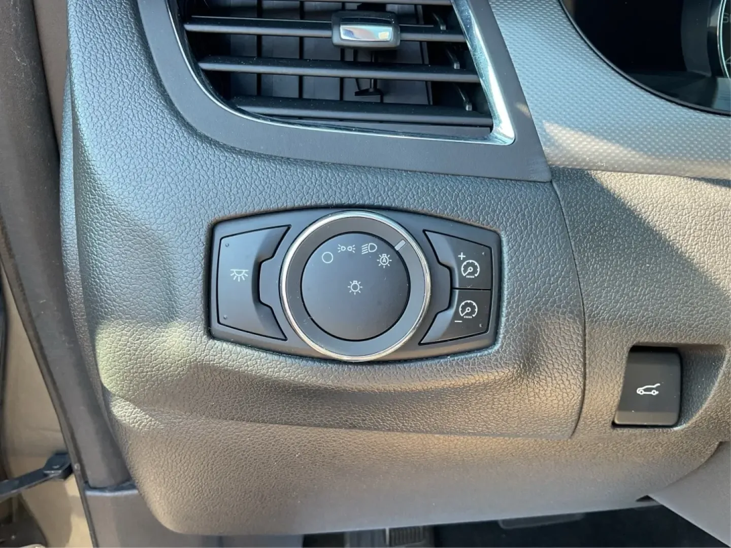 2013 Ford Edge SEL (2FMDK3JC5DB) with an Other engine, located at 4508 South Dixie Dr, Moraine, OH, 45439, (937) 908-9800, 39.689976, -84.218452 - ### Discover Adventure with the 2013 Ford Edge SEL at Advantage Car and Credit - Moraine<br /> <br /> Are you searching for a reliable SUV that effortlessly blends style, comfort, and capability? Look no further than the 2013 Ford Edge SEL available at Advantage Car and Credit in Moraine, OH. This v - Photo#17