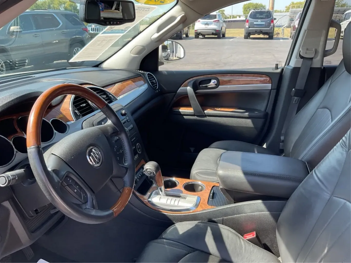 2011 Buick Enclave 1XL (5GAKVBED2BJ) with an 3.6L V-6 gasoline direct injection engine, located at 880 E. National Road, Vandalia, OH, 45377, (937) 908-9800, 39.891918, -84.183594 - **Discover the Perfect Family Adventure Vehicle at Advantage Car and Credit - Vandalia!**<br /> <br /> If you're on the lookout for a vehicle that offers both style and practicality, look no further than our 2011 Buick Enclave, available now at Advantage Car and Credit in Vandalia, OH. At our **Buy - Photo#9