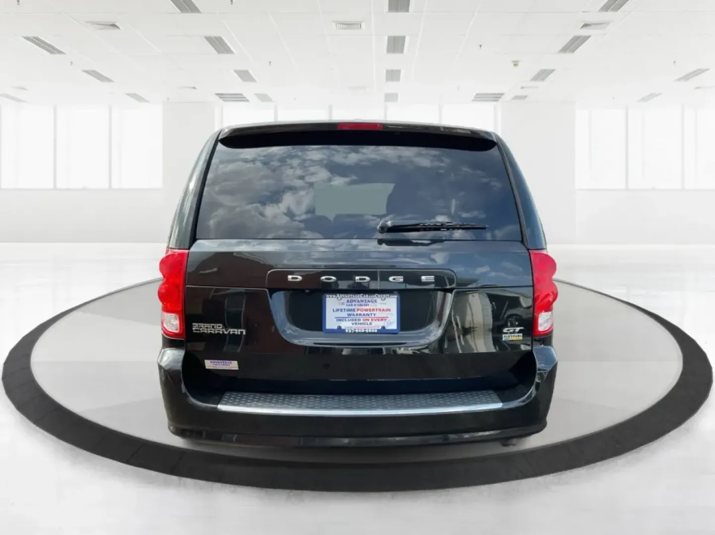 2017 Dodge Grand Caravan GT (2C4RDGEG4HR) with an Pentastar 3.6L V-6 DOHC engine, located at 8750 N County Rd 25A, Piqua, OH, 45356, (937) 908-9800, 40.164391, -84.232513 - Elevate your family's adventures with the perfect vehicle designed for comfort and versatility-the 2017 Dodge Grand Caravan GT, available now at Advantage Car and Credit in Piqua, OH. This spacious passenger van is not just a mode of transport; it's the ideal companion for growing families, weekend - Photo#3