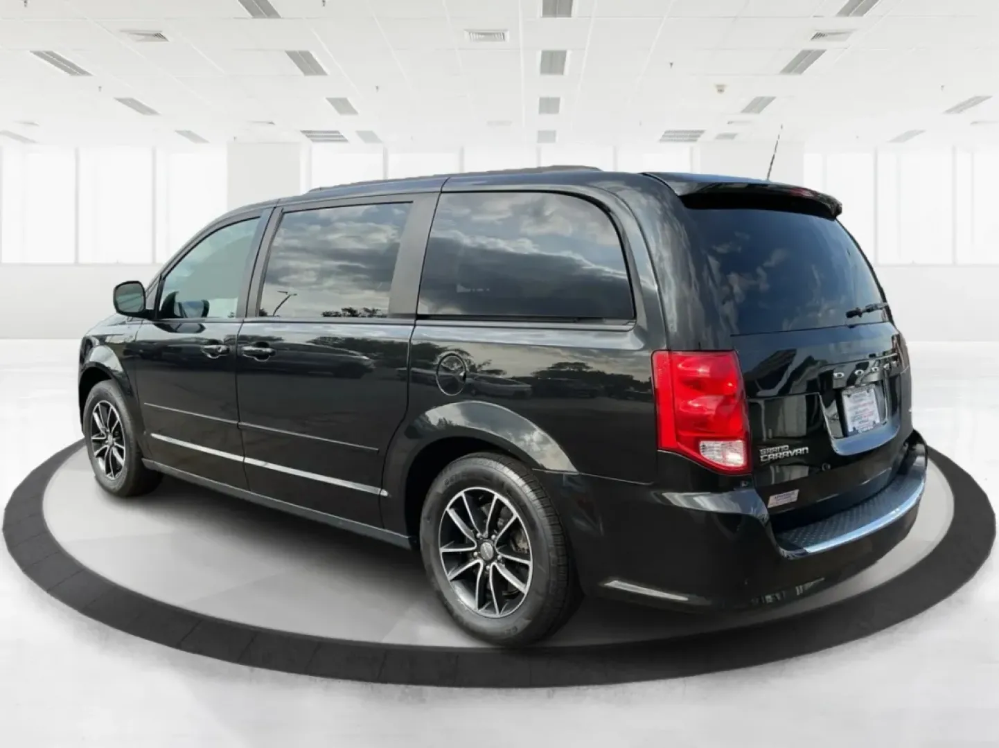 2017 Dodge Grand Caravan GT (2C4RDGEG4HR) with an Pentastar 3.6L V-6 DOHC engine, located at 8750 N County Rd 25A, Piqua, OH, 45356, (937) 908-9800, 40.164391, -84.232513 - Elevate your family's adventures with the perfect vehicle designed for comfort and versatility-the 2017 Dodge Grand Caravan GT, available now at Advantage Car and Credit in Piqua, OH. This spacious passenger van is not just a mode of transport; it's the ideal companion for growing families, weekend - Photo#4