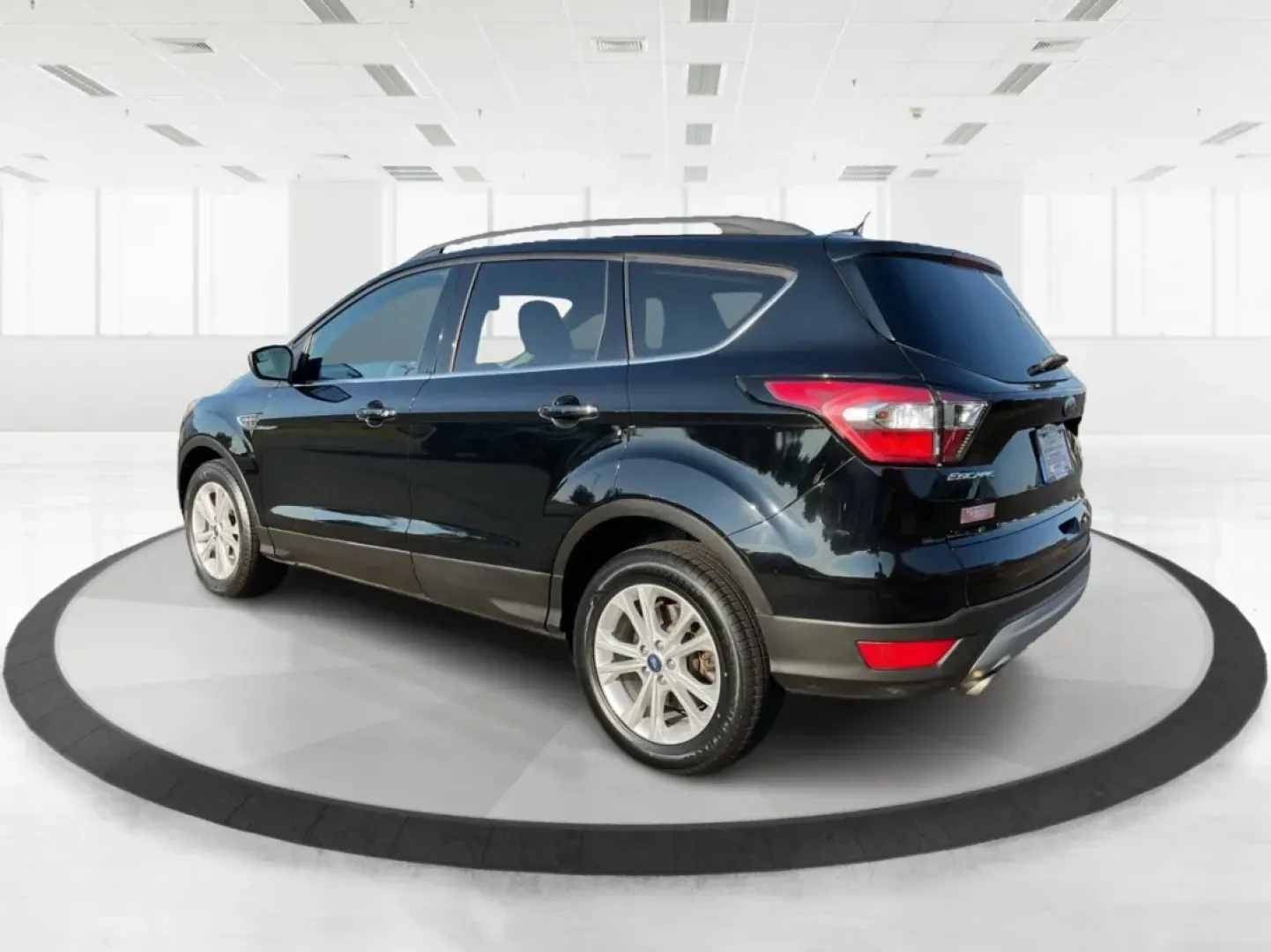 2018 Ford Escape SE (1FMCU0GD6JU) with an Other engine, located at 880 E. National Road, Vandalia, OH, 45377, (937) 908-9800, 39.891918, -84.183594 - Experience adventure and comfort on the open road with the 2018 Ford Escape SE, available now at Advantage Car and Credit in Vandalia, OH. This versatile SUV is perfect for families, outdoor enthusiasts, and commuters alike, providing a seamless blend of style, safety, and functionality. With plenty - Photo#4