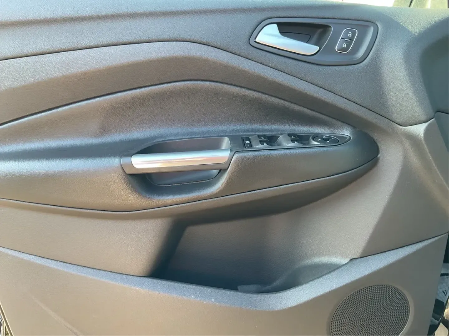 2018 Ford Escape SE (1FMCU0GD6JU) with an Other engine, located at 880 E. National Road, Vandalia, OH, 45377, (937) 908-9800, 39.891918, -84.183594 - Experience adventure and comfort on the open road with the 2018 Ford Escape SE, available now at Advantage Car and Credit in Vandalia, OH. This versatile SUV is perfect for families, outdoor enthusiasts, and commuters alike, providing a seamless blend of style, safety, and functionality. With plenty - Photo#19