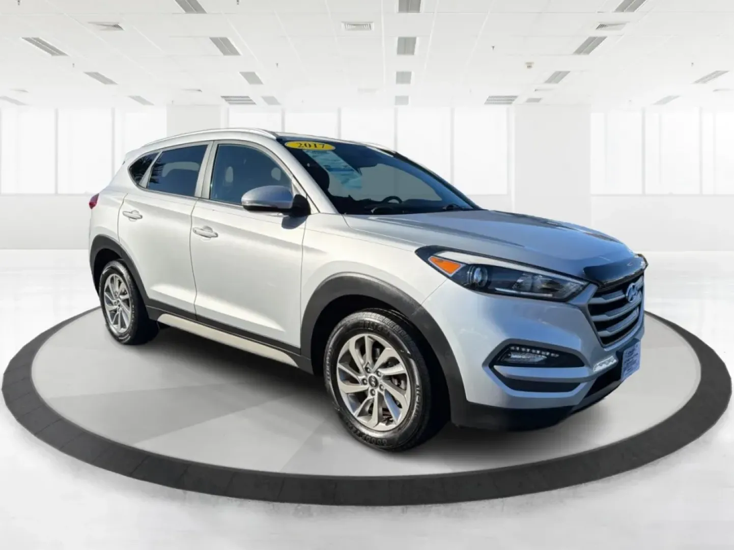 2017 Hyundai Tucson SE Plus (KM8J3CA41HU) with an Nu 2L I-4 gasoline direct injection engine, located at 880 E. National Road, Vandalia, OH, 45377, (937) 908-9800, 39.891918, -84.183594 - ### Discover Your Next Adventure with the 2017 Hyundai Tucson SE Plus!<br /> <br /> Are you ready to elevate your road trips and daily commutes? The 2017 Hyundai Tucson SE Plus, now available at Advantage Car and Credit in Vandalia, OH, is the ideal SUV for a lifestyle rich in adventure and comfort. - Photo#2