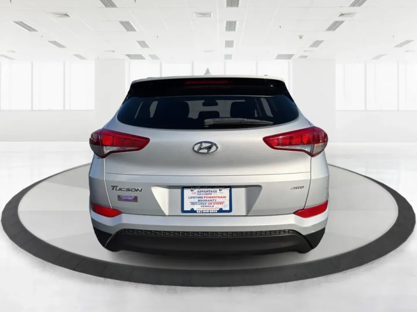 2017 Hyundai Tucson SE Plus (KM8J3CA41HU) with an Nu 2L I-4 gasoline direct injection engine, located at 880 E. National Road, Vandalia, OH, 45377, (937) 908-9800, 39.891918, -84.183594 - ### Discover Your Next Adventure with the 2017 Hyundai Tucson SE Plus!<br /> <br /> Are you ready to elevate your road trips and daily commutes? The 2017 Hyundai Tucson SE Plus, now available at Advantage Car and Credit in Vandalia, OH, is the ideal SUV for a lifestyle rich in adventure and comfort. - Photo#5