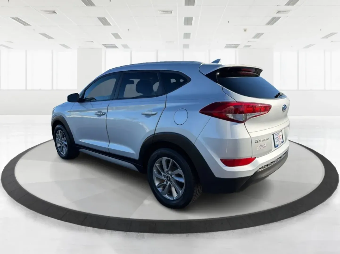 2017 Hyundai Tucson SE Plus (KM8J3CA41HU) with an Nu 2L I-4 gasoline direct injection engine, located at 880 E. National Road, Vandalia, OH, 45377, (937) 908-9800, 39.891918, -84.183594 - ### Discover Your Next Adventure with the 2017 Hyundai Tucson SE Plus!<br /> <br /> Are you ready to elevate your road trips and daily commutes? The 2017 Hyundai Tucson SE Plus, now available at Advantage Car and Credit in Vandalia, OH, is the ideal SUV for a lifestyle rich in adventure and comfort. - Photo#6