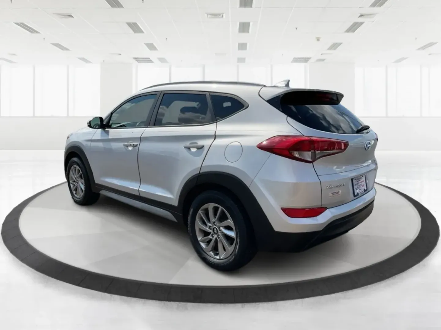 2017 Hyundai Tucson SE Plus (KM8J3CA41HU) with an Nu 2L I-4 gasoline direct injection engine, located at 880 E. National Road, Vandalia, OH, 45377, (937) 908-9800, 39.891918, -84.183594 - ### Discover Your Next Adventure with the 2017 Hyundai Tucson SE Plus!<br /> <br /> Are you ready to elevate your road trips and daily commutes? The 2017 Hyundai Tucson SE Plus, now available at Advantage Car and Credit in Vandalia, OH, is the ideal SUV for a lifestyle rich in adventure and comfort. - Photo#4