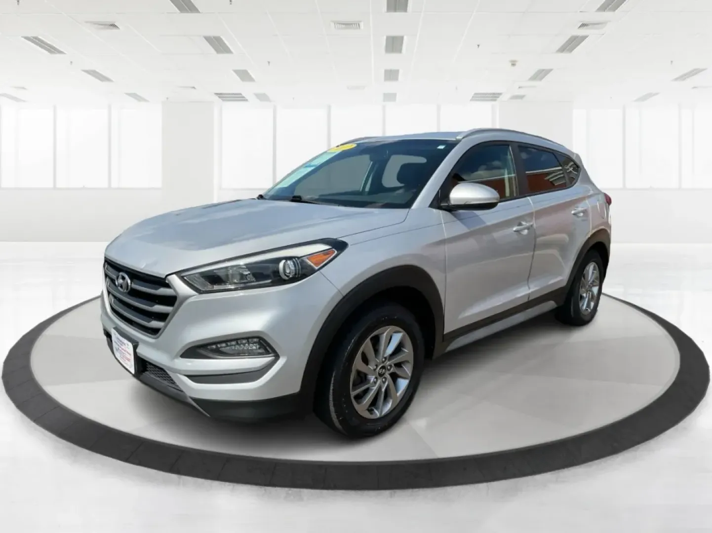 2017 Hyundai Tucson SE Plus (KM8J3CA41HU) with an Nu 2L I-4 gasoline direct injection engine, located at 880 E. National Road, Vandalia, OH, 45377, (937) 908-9800, 39.891918, -84.183594 - ### Discover Your Next Adventure with the 2017 Hyundai Tucson SE Plus!<br /> <br /> Are you ready to elevate your road trips and daily commutes? The 2017 Hyundai Tucson SE Plus, now available at Advantage Car and Credit in Vandalia, OH, is the ideal SUV for a lifestyle rich in adventure and comfort. - Photo#8
