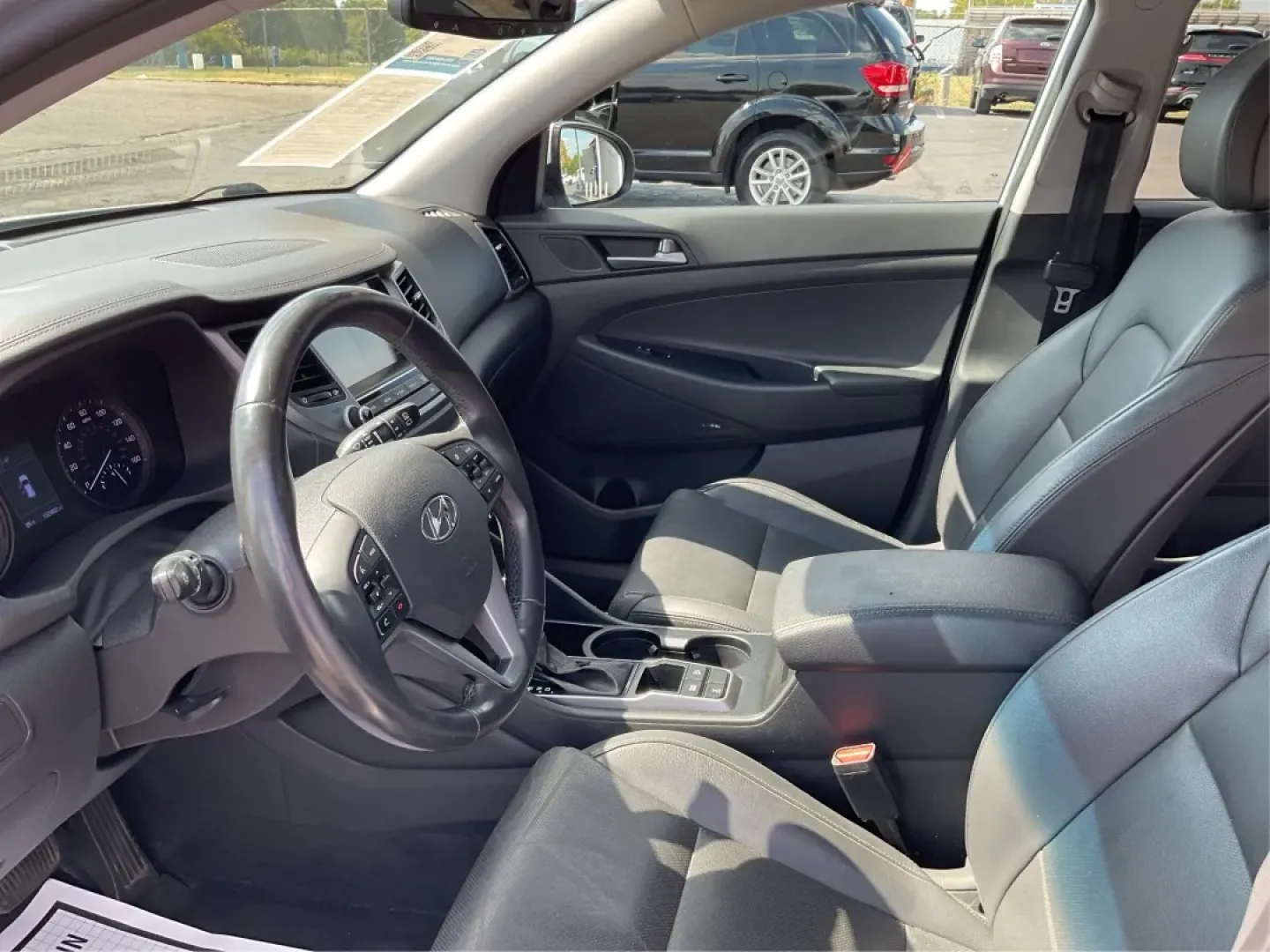 2017 Hyundai Tucson SE Plus (KM8J3CA41HU) with an Nu 2L I-4 gasoline direct injection engine, located at 880 E. National Road, Vandalia, OH, 45377, (937) 908-9800, 39.891918, -84.183594 - ### Discover Your Next Adventure with the 2017 Hyundai Tucson SE Plus!<br /> <br /> Are you ready to elevate your road trips and daily commutes? The 2017 Hyundai Tucson SE Plus, now available at Advantage Car and Credit in Vandalia, OH, is the ideal SUV for a lifestyle rich in adventure and comfort. - Photo#9