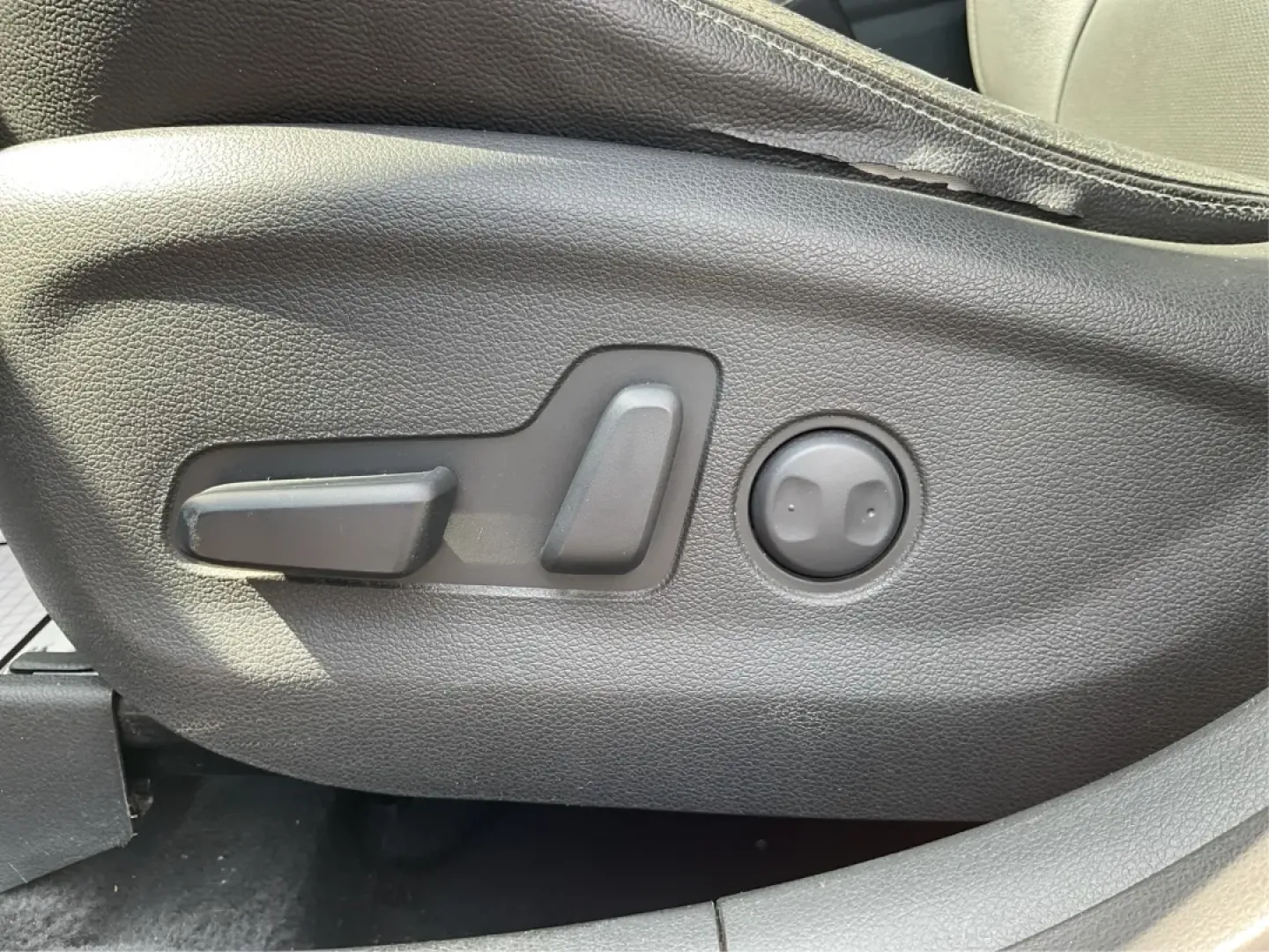 2017 Hyundai Tucson SE Plus (KM8J3CA41HU) with an Nu 2L I-4 gasoline direct injection engine, located at 880 E. National Road, Vandalia, OH, 45377, (937) 908-9800, 39.891918, -84.183594 - ### Discover Your Next Adventure with the 2017 Hyundai Tucson SE Plus!<br /> <br /> Are you ready to elevate your road trips and daily commutes? The 2017 Hyundai Tucson SE Plus, now available at Advantage Car and Credit in Vandalia, OH, is the ideal SUV for a lifestyle rich in adventure and comfort. - Photo#17