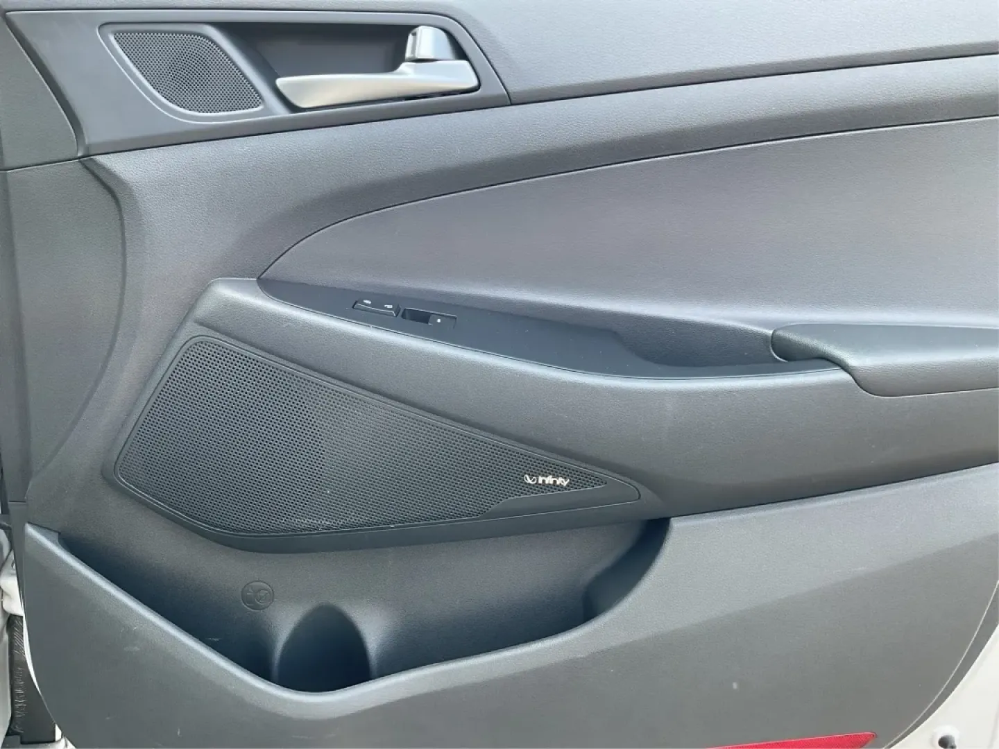 2017 Hyundai Tucson SE Plus (KM8J3CA41HU) with an Nu 2L I-4 gasoline direct injection engine, located at 880 E. National Road, Vandalia, OH, 45377, (937) 908-9800, 39.891918, -84.183594 - ### Discover Your Next Adventure with the 2017 Hyundai Tucson SE Plus!<br /> <br /> Are you ready to elevate your road trips and daily commutes? The 2017 Hyundai Tucson SE Plus, now available at Advantage Car and Credit in Vandalia, OH, is the ideal SUV for a lifestyle rich in adventure and comfort. - Photo#19
