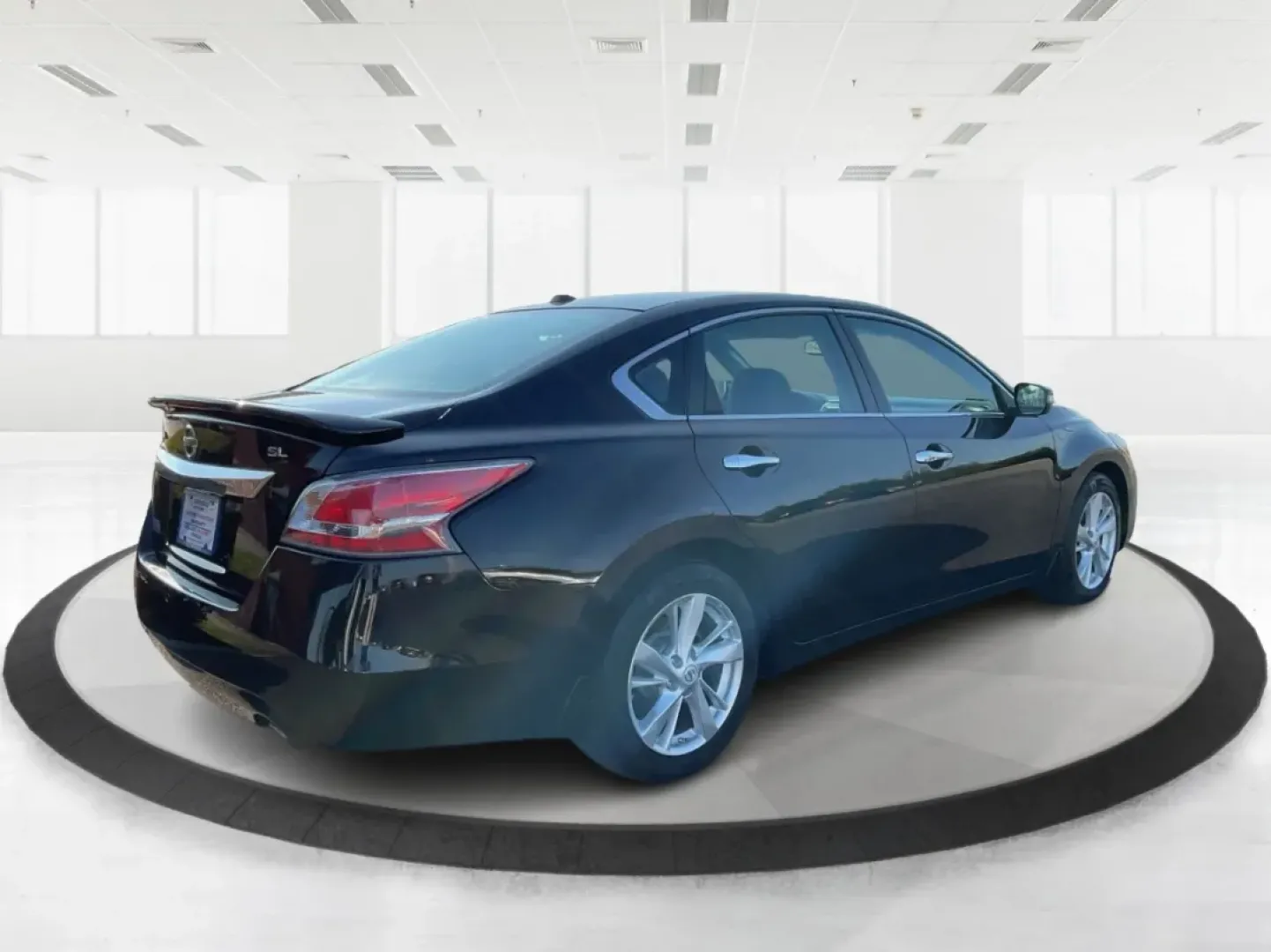 2015 Nissan Altima 2.5 SL (1N4AL3APXFC) with an 2.5L I-4 DOHC engine, located at 880 E. National Road, Vandalia, OH, 45377, (937) 908-9800, 39.891918, -84.183594 - **Elevate Your Daily Drive with the 2015 Nissan Altima 2.5 SL Perfect for Every Journey!**<br /> <br /> Are you looking for a reliable sedan that effortlessly transitions from weekday commutes to weekend adventures? The 2015 Nissan Altima 2.5 SL is not just a vehicle; it's a lifestyle upgrade. Desi - Photo#2