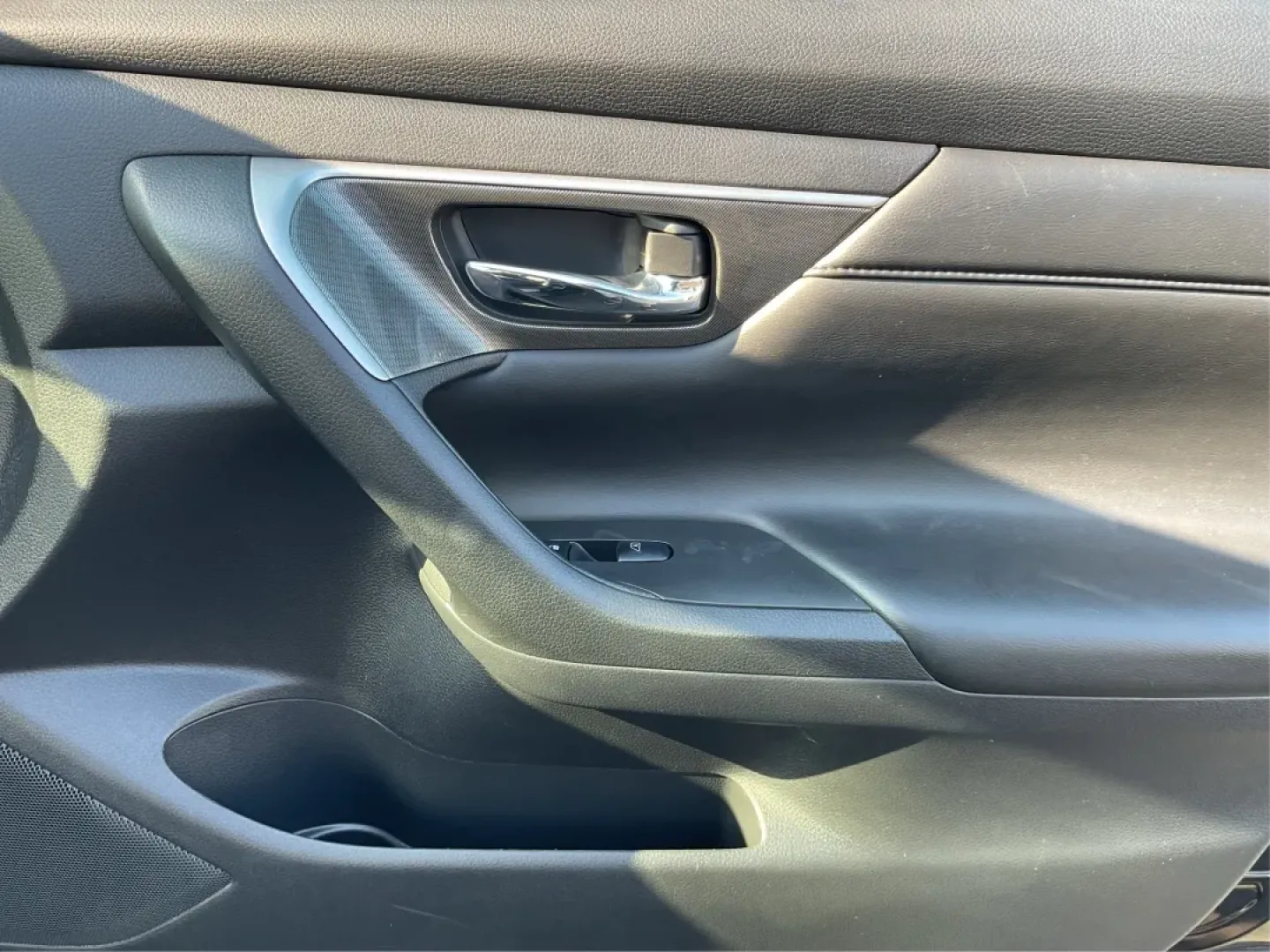2015 Nissan Altima 2.5 SL (1N4AL3APXFC) with an 2.5L I-4 DOHC engine, located at 880 E. National Road, Vandalia, OH, 45377, (937) 908-9800, 39.891918, -84.183594 - **Elevate Your Daily Drive with the 2015 Nissan Altima 2.5 SL Perfect for Every Journey!**<br /> <br /> Are you looking for a reliable sedan that effortlessly transitions from weekday commutes to weekend adventures? The 2015 Nissan Altima 2.5 SL is not just a vehicle; it's a lifestyle upgrade. Desi - Photo#19